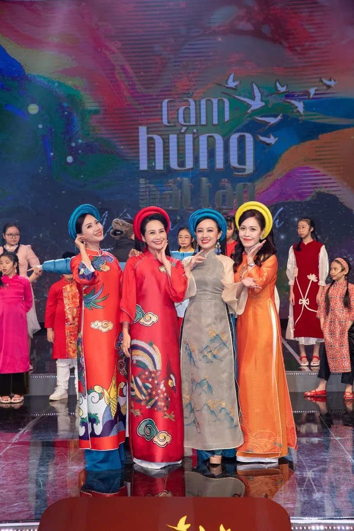 Hậu trường ít người thấy của dàn MC Cảm hứng bất tận 2024 - Ảnh 5. Hậu trường ít người thấy của dàn MC Cảm hứng bất tận 2024 - Ảnh 5.