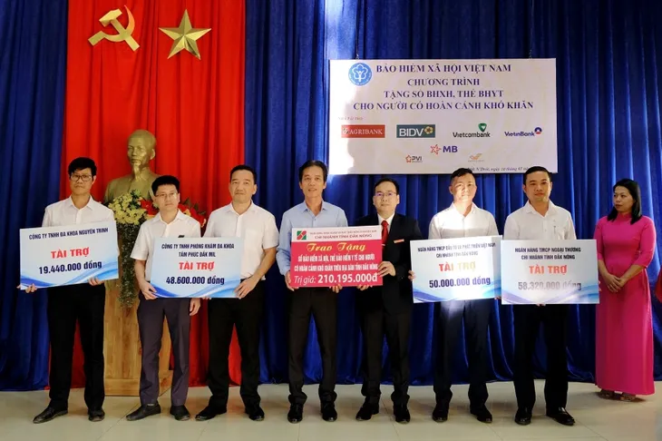 Agribank triển khai Chương trình “chung tay vì người nghèo” Xuân Giáp Thìn - Ảnh 5. Agribank triển khai Chương trình “chung tay vì người nghèo” Xuân Giáp Thìn - Ảnh 5.
