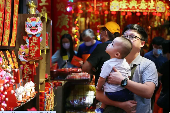 Thủ tướng Singapore kêu gọi người dân sinh thêm con trong năm mới - Ảnh 1. Thủ tướng Singapore kêu gọi người dân sinh thêm con trong năm mới - Ảnh 1.