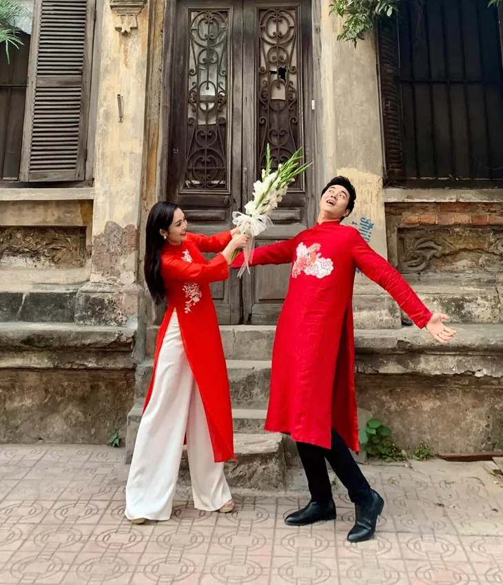 Các mỹ nhân Việt tình tứ bên nửa kia, khoe quà Valentine cực lãng mạn - Ảnh 11. Các mỹ nhân Việt tình tứ bên nửa kia, khoe quà Valentine cực lãng mạn - Ảnh 11.
