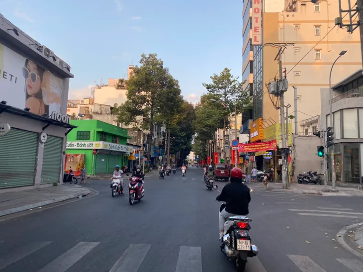 Giao thông TP Hồ Chí Minh thông thoáng ngày đầu tiên đi làm sau Tết - Ảnh 8. Giao thông TP Hồ Chí Minh thông thoáng ngày đầu tiên đi làm sau Tết - Ảnh 8.