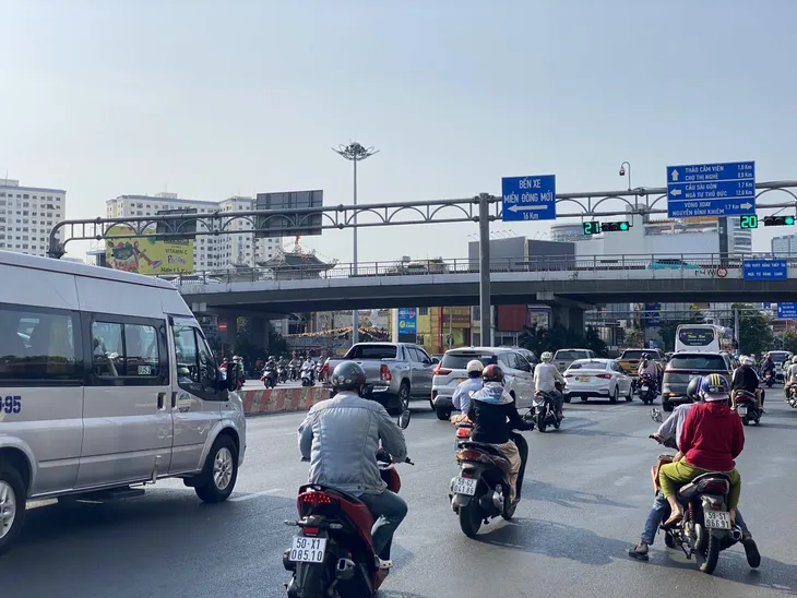 Giao thông TP Hồ Chí Minh thông thoáng ngày đầu tiên đi làm sau Tết - Ảnh 3. Giao thông TP Hồ Chí Minh thông thoáng ngày đầu tiên đi làm sau Tết - Ảnh 3.
