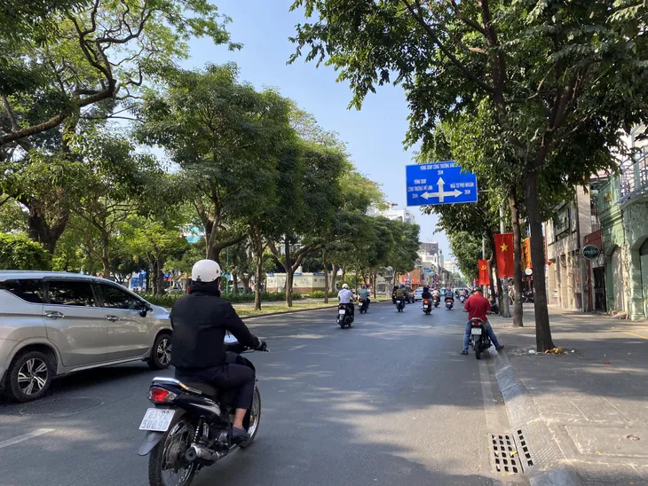 Giao thông TP Hồ Chí Minh thông thoáng ngày đầu tiên đi làm sau Tết - Ảnh 6. Giao thông TP Hồ Chí Minh thông thoáng ngày đầu tiên đi làm sau Tết - Ảnh 6.