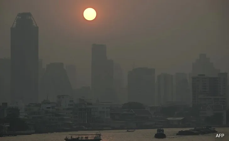 Ô nhiễm ở Bangkok nguy hại cho sức khỏe - Ảnh 1. Ô nhiễm ở Bangkok nguy hại cho sức khỏe - Ảnh 1.