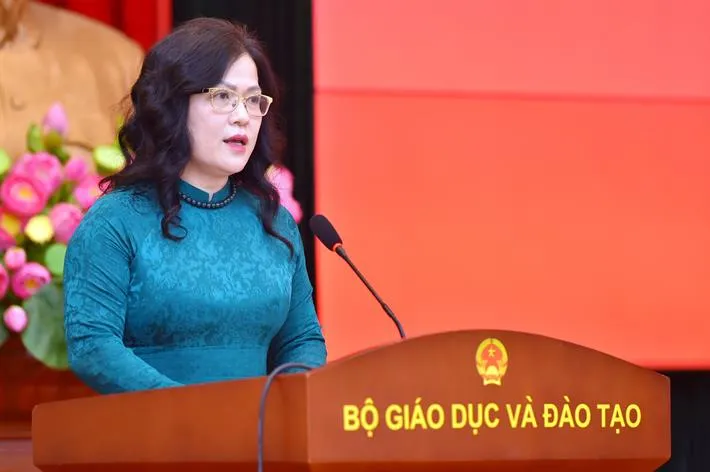 Công bố và trao Quyết định bổ nhiệm Thứ trưởng Bộ GD & ĐT - Ảnh 2. Công bố và trao Quyết định bổ nhiệm Thứ trưởng Bộ GD & ĐT - Ảnh 2.