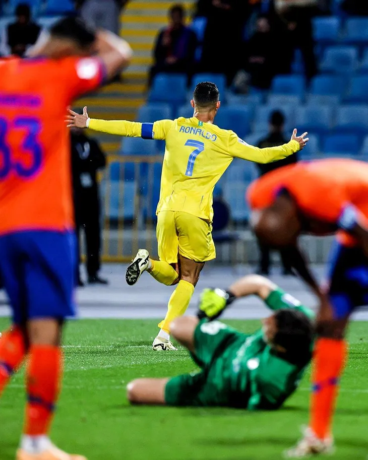 Ronaldo duy trì thói quen ghi bàn trong 22 năm qua - Ảnh 2. Ronaldo duy trì thói quen ghi bàn trong 22 năm qua - Ảnh 2.