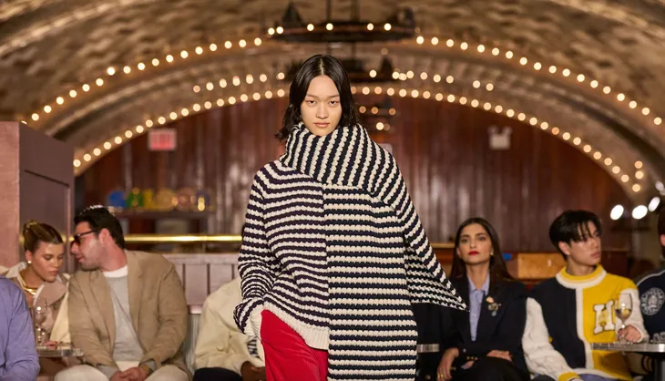 Tuần lễ thời trang New York 2024: Nỗ lực đổi mới quy tắc ăn mặc - Ảnh 3. Tuần lễ thời trang New York 2024: Nỗ lực đổi mới quy tắc ăn mặc - Ảnh 3.