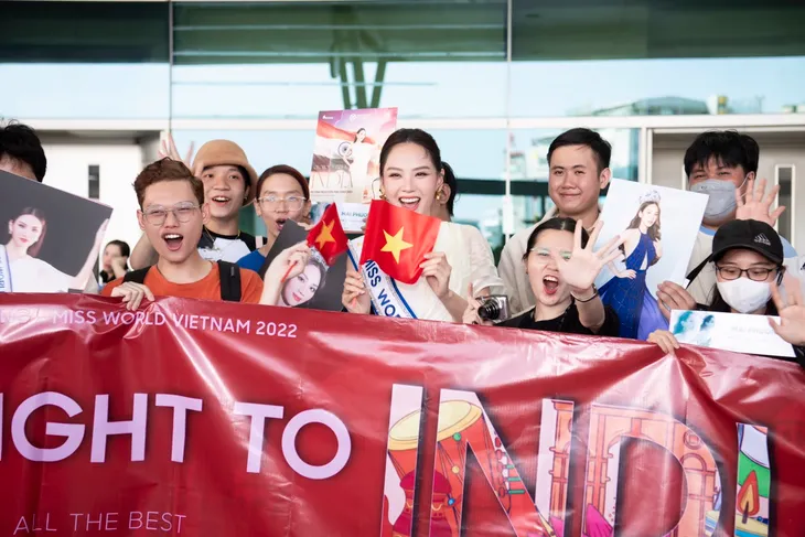 Mai Phương mang 140kg hành lý, 30 bộ trang phục, sẵn sàng “chinh chiến” ở đấu trường nhan sắc Miss World - Ảnh 3. Mai Phương mang 140kg hành lý, 30 bộ trang phục, sẵn sàng “chinh chiến” ở đấu trường nhan sắc Miss World - Ảnh 3.