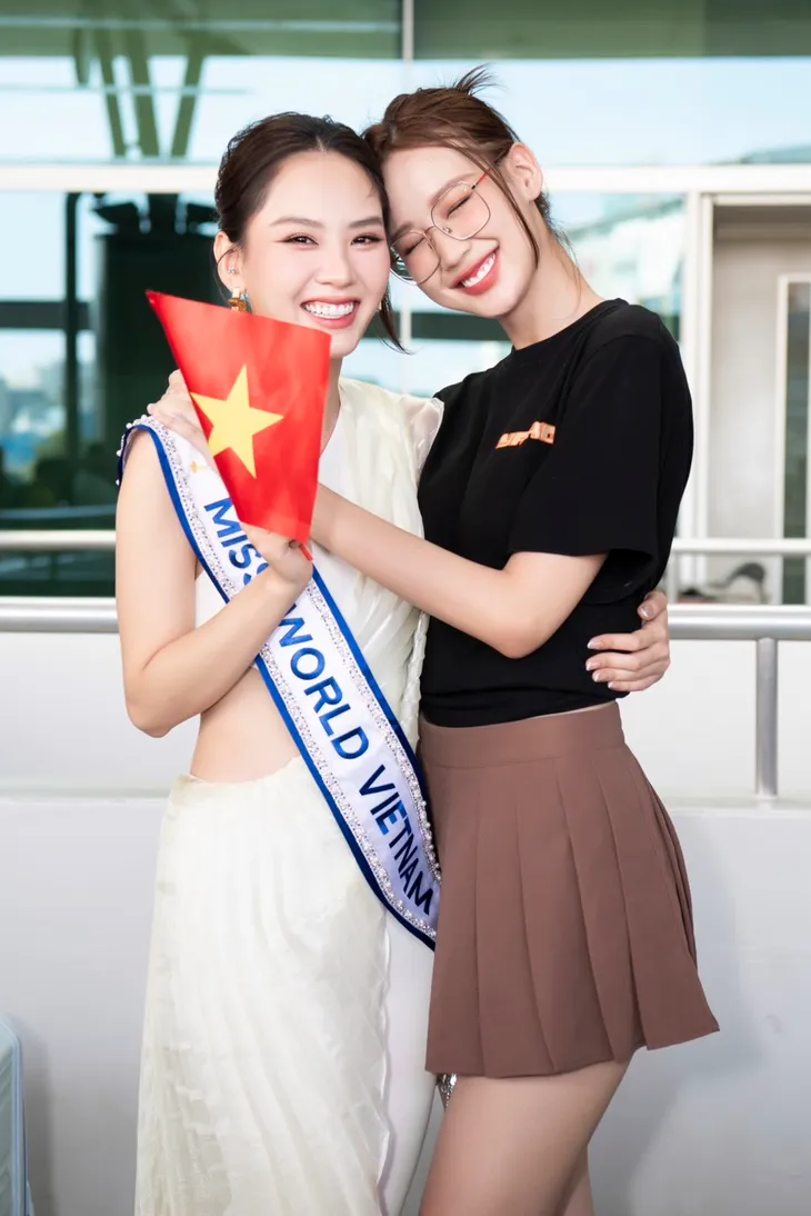 Mai Phương mang 140kg hành lý, 30 bộ trang phục, sẵn sàng “chinh chiến” ở đấu trường nhan sắc Miss World - Ảnh 1. Mai Phương mang 140kg hành lý, 30 bộ trang phục, sẵn sàng “chinh chiến” ở đấu trường nhan sắc Miss World - Ảnh 1.