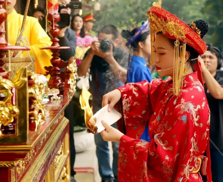 Linh thiêng Lễ hội Đền Mẫu Âu Cơ - Ảnh 8. Linh thiêng Lễ hội Đền Mẫu Âu Cơ - Ảnh 8.