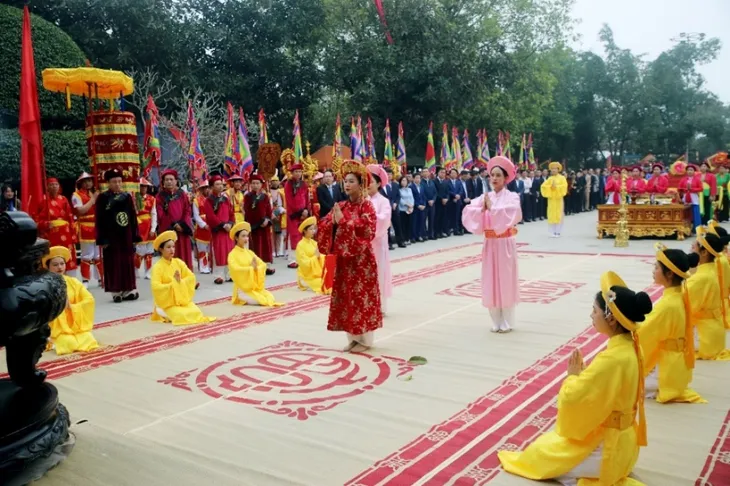 Linh thiêng Lễ hội Đền Mẫu Âu Cơ - Ảnh 7. Linh thiêng Lễ hội Đền Mẫu Âu Cơ - Ảnh 7.