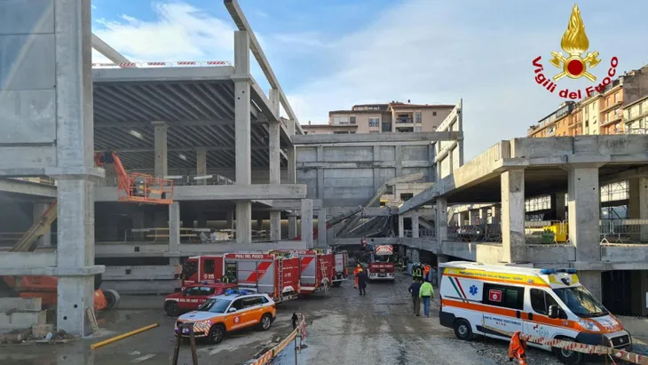Sập tòa nhà tại công trường ở Italy, 5 người chết, 3 người bị thương nặng - Ảnh 1. Sập tòa nhà tại công trường ở Italy, 5 người chết, 3 người bị thương nặng - Ảnh 1.
