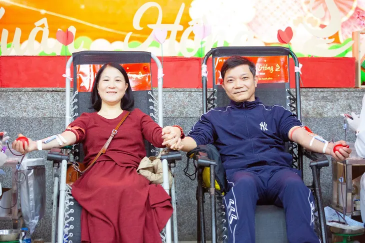 Hơn 1.200 đơn vị máu được tiếp nhận tại ngày đầu tiên của Lễ hội Xuân hồng 2024 - Ảnh 5.