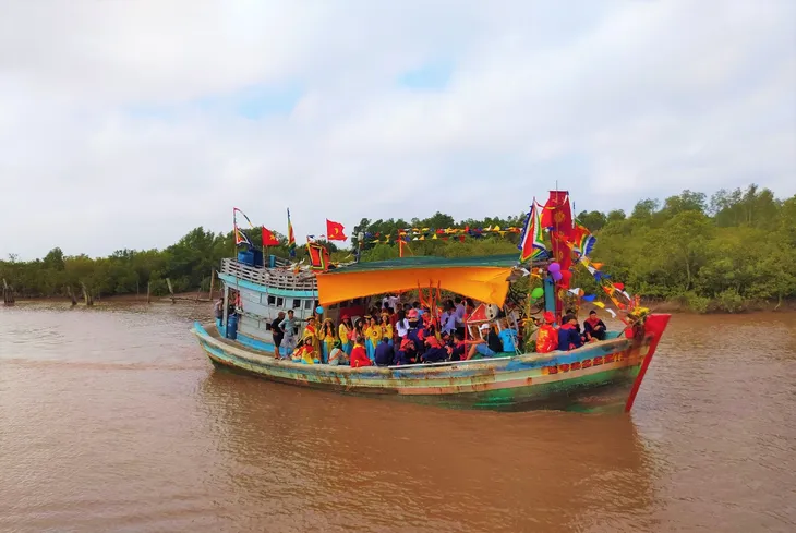 Lễ rước Nghinh Ông độc đáo của ngư dân vùng biển Bạc Liêu - Ảnh 2. Lễ rước Nghinh Ông độc đáo của ngư dân vùng biển Bạc Liêu - Ảnh 2.