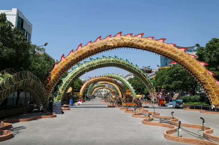 TP Hồ Chí Minh cấm xe nhiều tuyến đường trung tâm từ chiều đến đêm 23 tháng Chạp - Ảnh 1. TP Hồ Chí Minh cấm xe nhiều tuyến đường trung tâm từ chiều đến đêm 23 tháng Chạp - Ảnh 1.