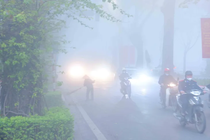 Vì sao Hà Nội mù mịt trong sương dày đặc? - Ảnh 3. Vì sao Hà Nội mù mịt trong sương dày đặc? - Ảnh 3.