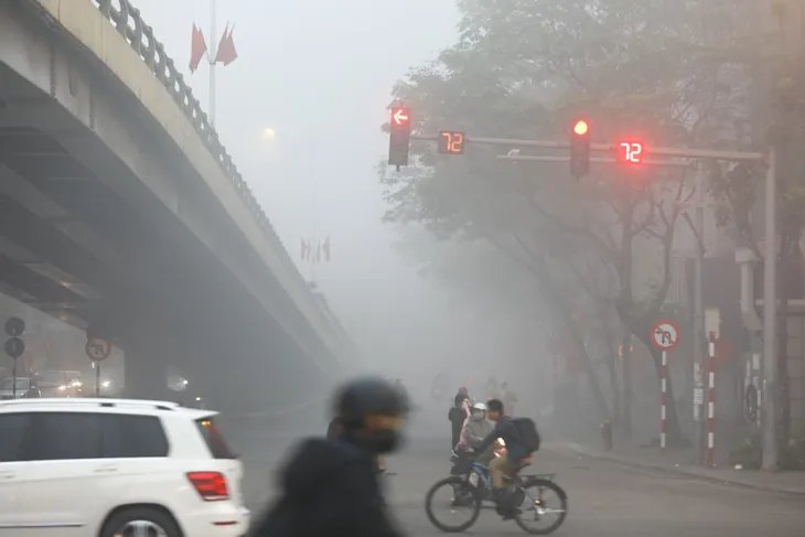 Vì sao Hà Nội mù mịt trong sương dày đặc? - Ảnh 5. Vì sao Hà Nội mù mịt trong sương dày đặc? - Ảnh 5.