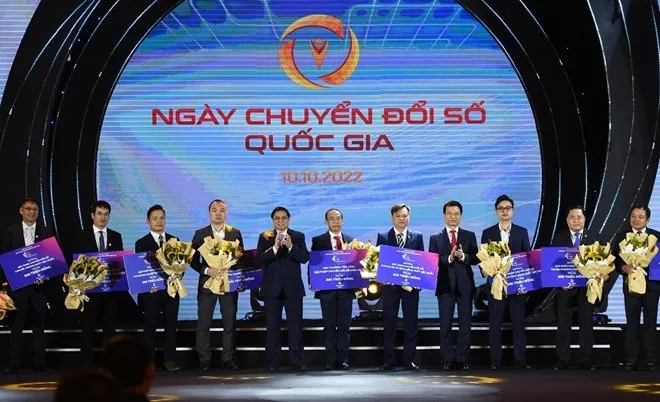 Nâng cao năng lực lãnh đạo của Đảng, quản lý của Nhà nước thông qua tiến trình chuyển đổi số - Ảnh 1. Nâng cao năng lực lãnh đạo của Đảng, quản lý của Nhà nước thông qua tiến trình chuyển đổi số - Ảnh 1.