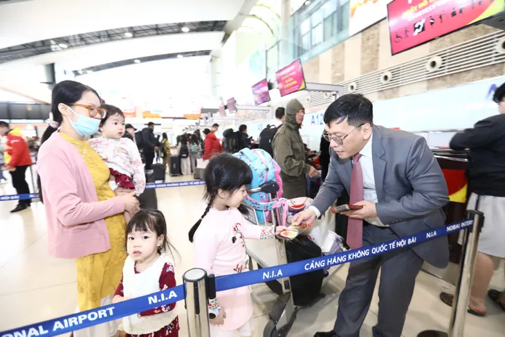 Rộn ràng ngày đầu năm mới tại khắp các đầu sân bay cùng Vietjet - Ảnh 1. Rộn ràng ngày đầu năm mới tại khắp các đầu sân bay cùng Vietjet - Ảnh 1.