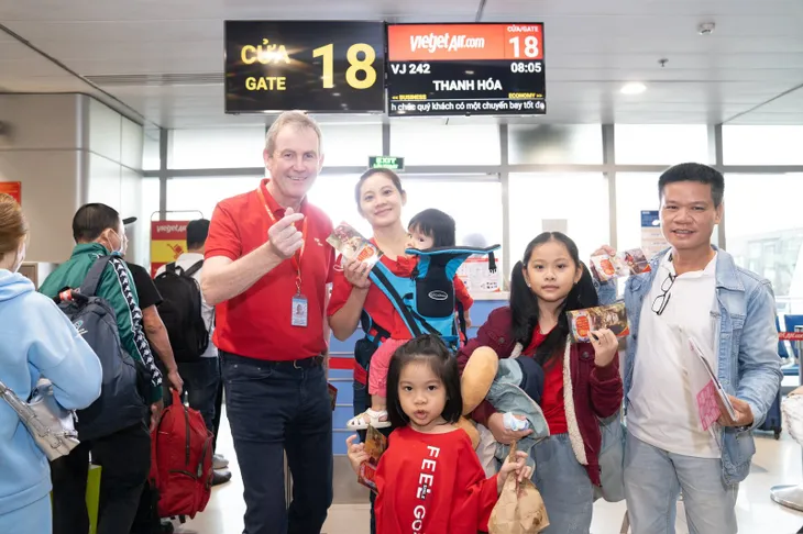 Rộn ràng ngày đầu năm mới tại khắp các đầu sân bay cùng Vietjet - Ảnh 4. Rộn ràng ngày đầu năm mới tại khắp các đầu sân bay cùng Vietjet - Ảnh 4.
