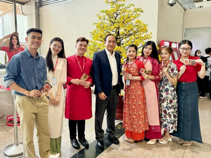 Rộn ràng ngày đầu năm mới tại khắp các đầu sân bay cùng Vietjet - Ảnh 6. Rộn ràng ngày đầu năm mới tại khắp các đầu sân bay cùng Vietjet - Ảnh 6.