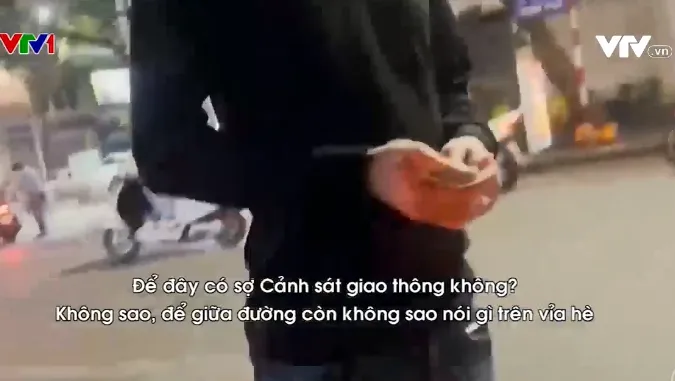Hà Nội: Bãi giữ xe thu giá trên trời, nhiều chủ xe tặc lưỡi chấp nhận - Ảnh 4. Hà Nội: Bãi giữ xe thu giá trên trời, nhiều chủ xe tặc lưỡi chấp nhận - Ảnh 4.