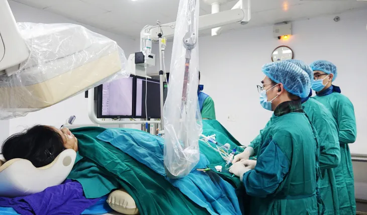 Liên tiếp can thiệp mạch vành cứu bệnh nhân tim mạch nguy kịch - Ảnh 1. Liên tiếp can thiệp mạch vành cứu bệnh nhân tim mạch nguy kịch - Ảnh 1.
