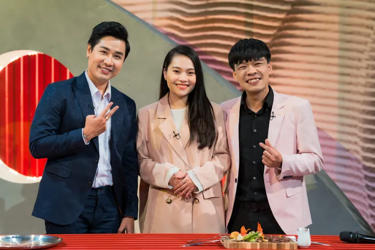 Trung Ruồi bất ngờ hội ngộ NSND Tự Long ở Khách sạn 5 sao - Ảnh 1. Trung Ruồi bất ngờ hội ngộ NSND Tự Long ở Khách sạn 5 sao - Ảnh 1.