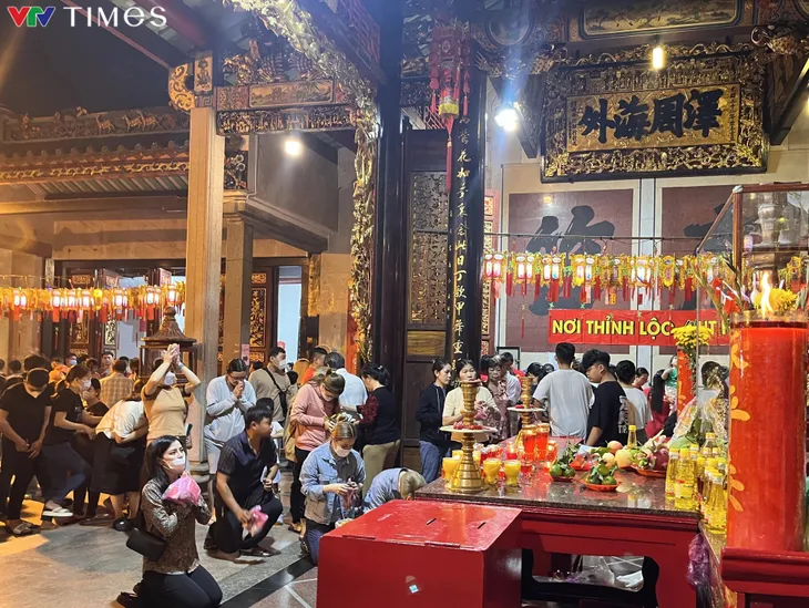 Nô nức thỉnh lộc đầu năm ở ngôi chùa 200 tuổi tại TP Hồ Chí Minh - Ảnh 3. Nô nức thỉnh lộc đầu năm ở ngôi chùa 200 tuổi tại TP Hồ Chí Minh - Ảnh 3.