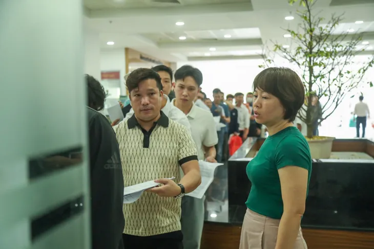 Hà Nội chấn chỉnh tình trạng “cò” đổi bằng lái xe - Ảnh 2. Hà Nội chấn chỉnh tình trạng “cò” đổi bằng lái xe - Ảnh 2.