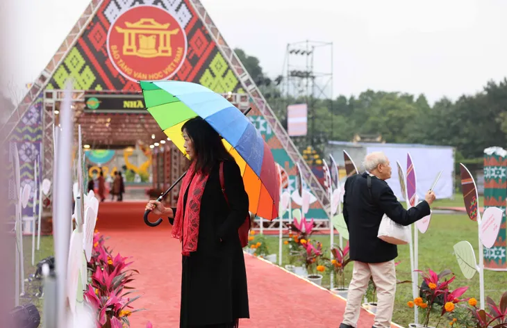 Ngày thơ Việt Nam 2024: Bản hòa âm đất nước - Ảnh 2. Ngày thơ Việt Nam 2024: Bản hòa âm đất nước - Ảnh 2.