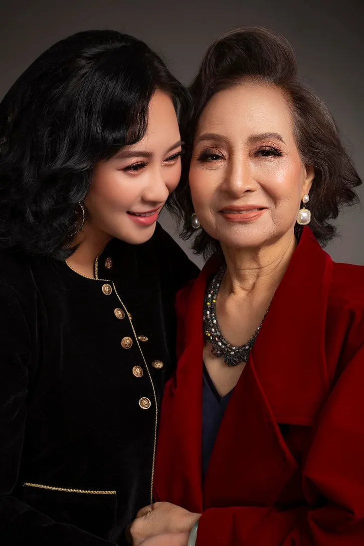 Lưu Hương Giang yên bình bên hai con gái, Việt Hoa đón tuổi mới cùng bạn trai - Ảnh 6. Lưu Hương Giang yên bình bên hai con gái, Việt Hoa đón tuổi mới cùng bạn trai - Ảnh 6.