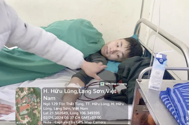 Nam thanh niên dùng ma túy đâm xe khiến một cảnh sát cơ động bị thương - Ảnh 1. Nam thanh niên dùng ma túy đâm xe khiến một cảnh sát cơ động bị thương - Ảnh 1.