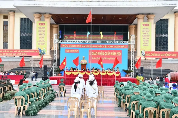 Lễ giao nhận quân: Viết tiếp khúc quân hành trên quê hương Đại tướng Võ Nguyên Giáp - Ảnh 4. Lễ giao nhận quân: Viết tiếp khúc quân hành trên quê hương Đại tướng Võ Nguyên Giáp - Ảnh 4.