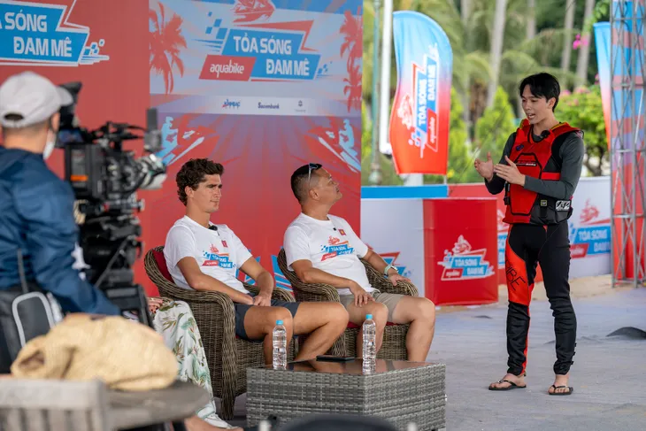 “Tỏa sóng đam mê Aquabike” xôn xao nghi vấn thí sinh gian lận - Ảnh 1. “Tỏa sóng đam mê Aquabike” xôn xao nghi vấn thí sinh gian lận - Ảnh 1.