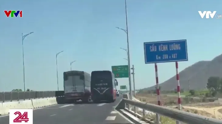 Hành lang bảo vệ bị xâm hại, cao tốc trở thành đường đua tốc độ - Ảnh 5. Hành lang bảo vệ bị xâm hại, cao tốc trở thành đường đua tốc độ - Ảnh 5.