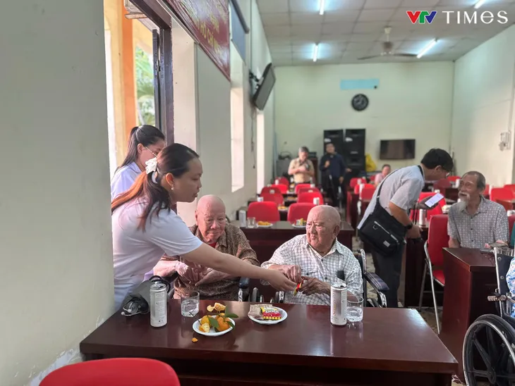 Các nghệ sĩ lão thành làm lễ “nhận nhà mới” - Ảnh 1. Các nghệ sĩ lão thành làm lễ “nhận nhà mới” - Ảnh 1.