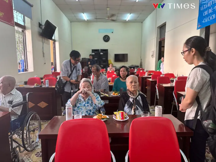 Các nghệ sĩ lão thành làm lễ “nhận nhà mới” - Ảnh 2. Các nghệ sĩ lão thành làm lễ “nhận nhà mới” - Ảnh 2.