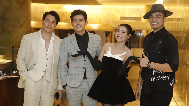 Thuý Diễm chấn thương được bạn diễn bế lên sân khấu họp báo Trạm cứu hộ trái tim - Ảnh 4. Thuý Diễm chấn thương được bạn diễn bế lên sân khấu họp báo Trạm cứu hộ trái tim - Ảnh 4.