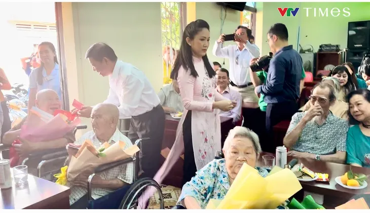 Các nghệ sĩ lão thành làm lễ “nhận nhà mới” - Ảnh 3. Các nghệ sĩ lão thành làm lễ “nhận nhà mới” - Ảnh 3.