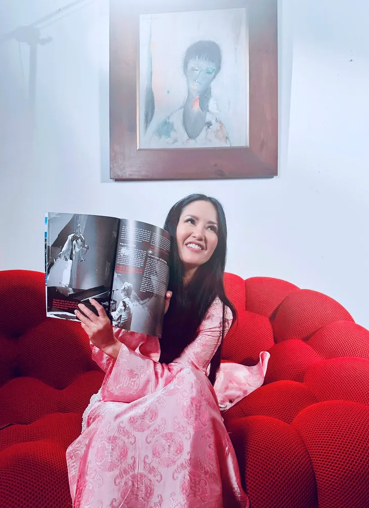 Diva Hồng Nhung lần đầu mở livestream hát tại tư gia, mừng sinh nhật nhạc sĩ Trịnh Công Sơn - Ảnh 5. Diva Hồng Nhung lần đầu mở livestream hát tại tư gia, mừng sinh nhật nhạc sĩ Trịnh Công Sơn - Ảnh 5.