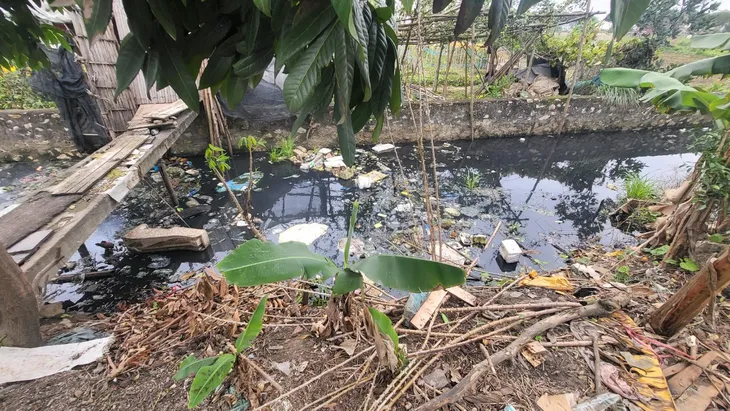 Hà Nội: Rác tràn lan, đốt lộ thiên tại Lai Xá (huyện Hoài Đức) - Ảnh 8. Hà Nội: Rác tràn lan, đốt lộ thiên tại Lai Xá (huyện Hoài Đức) - Ảnh 8.