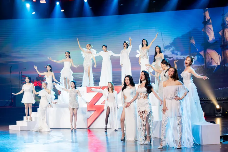Chi Pu đẹp ngỡ ngàng trong đêm Chung kết Chị đẹp đạp gió rẽ sóng 2023 - Ảnh 3. Chi Pu đẹp ngỡ ngàng trong đêm Chung kết Chị đẹp đạp gió rẽ sóng 2023 - Ảnh 3.