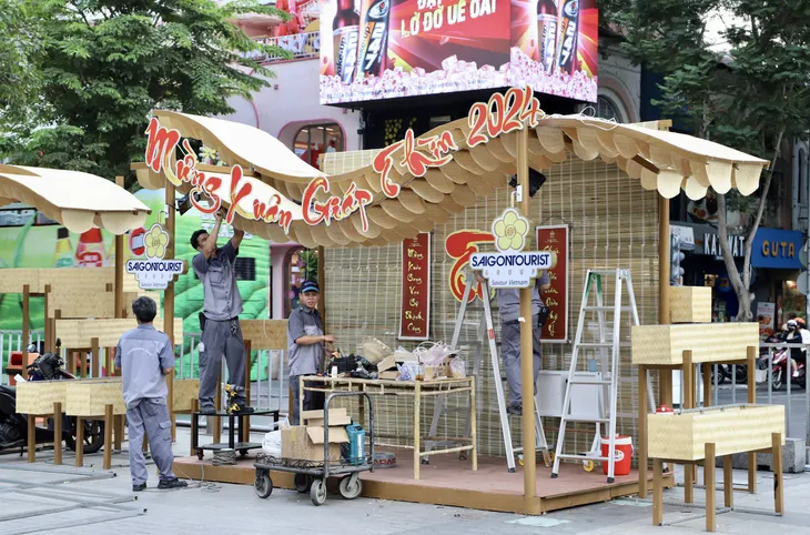 Thành phố Hồ Chí Minh trang hoàng rực rỡ đón Tết - Ảnh 4. Thành phố Hồ Chí Minh trang hoàng rực rỡ đón Tết - Ảnh 4.