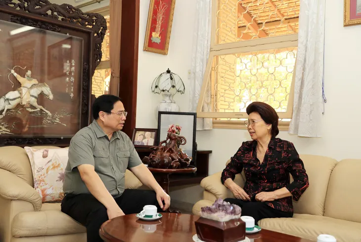 Thủ tướng Phạm Minh Chính dâng hương tưởng nhớ các nguyên lãnh đạo Chính phủ - Ảnh 2. Thủ tướng Phạm Minh Chính dâng hương tưởng nhớ các nguyên lãnh đạo Chính phủ - Ảnh 2.