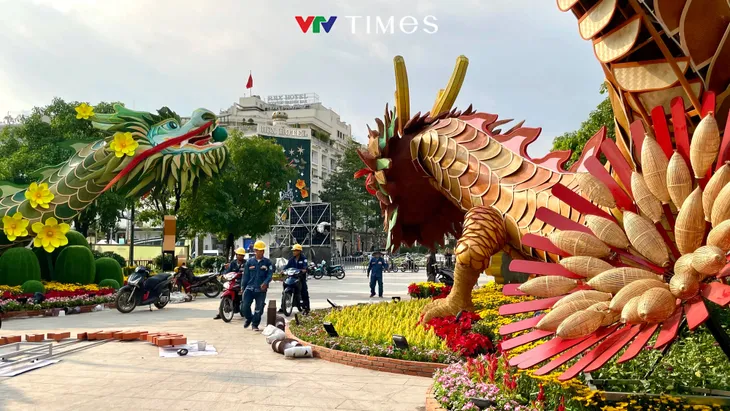 Linh vật rồng khổng lồ ở đường hoa Nguyễn Huệ sắp ra mắt người dân TP Hồ Chí Minh - Ảnh 3. Linh vật rồng khổng lồ ở đường hoa Nguyễn Huệ sắp ra mắt người dân TP Hồ Chí Minh - Ảnh 3.
