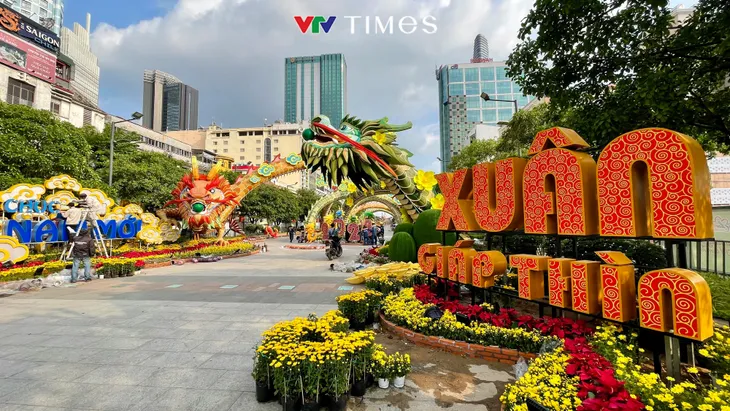 Linh vật rồng khổng lồ ở đường hoa Nguyễn Huệ sắp ra mắt người dân TP Hồ Chí Minh - Ảnh 1. Linh vật rồng khổng lồ ở đường hoa Nguyễn Huệ sắp ra mắt người dân TP Hồ Chí Minh - Ảnh 1.