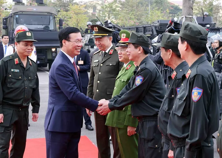Chủ tịch nước Võ Văn Thưởng thăm Bộ Tư lệnh Cảnh vệ và Cảnh sát cơ động - Ảnh 4. Chủ tịch nước Võ Văn Thưởng thăm Bộ Tư lệnh Cảnh vệ và Cảnh sát cơ động - Ảnh 4.