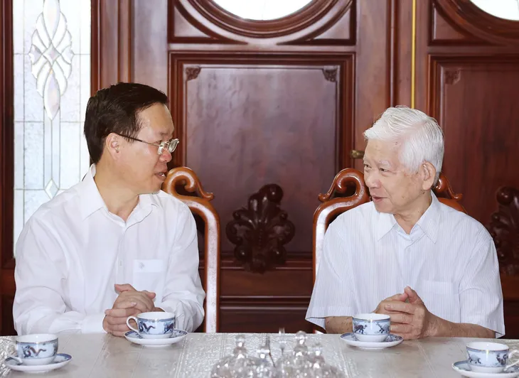 Chủ tịch nước Võ Văn Thưởng dâng hương, chúc Tết nguyên lãnh đạo Đảng, Nhà nước - Ảnh 1. Chủ tịch nước Võ Văn Thưởng dâng hương, chúc Tết nguyên lãnh đạo Đảng, Nhà nước - Ảnh 1.