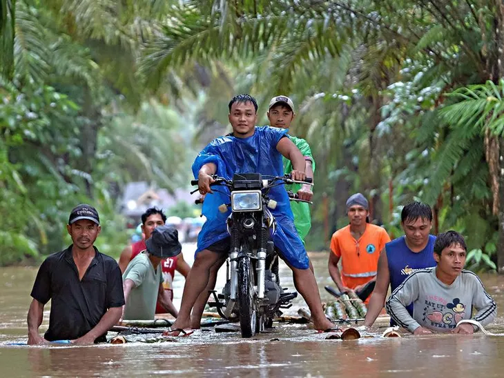 Nhiều người thiệt mạng vì lũ lụt và lở đất ở Philippines - Ảnh 1. Nhiều người thiệt mạng vì lũ lụt và lở đất ở Philippines - Ảnh 1.